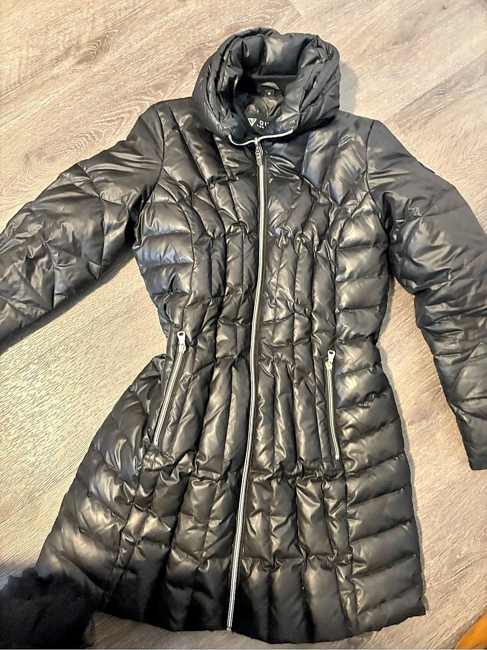 GUESS Women's Black Puffer Coat Size Medium Like New